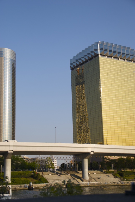 �r���ɉf��X�J�C�c���[